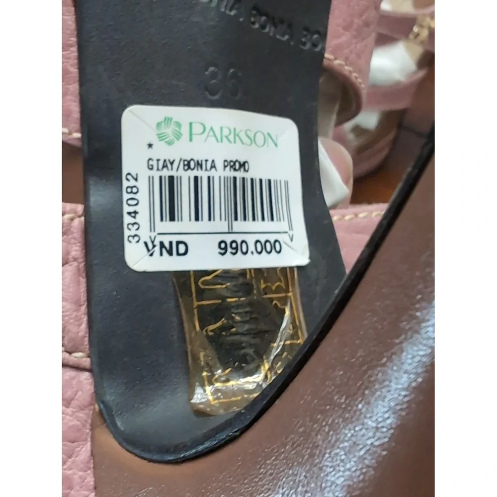 Bonia Women's pink leather‎ heels size 36